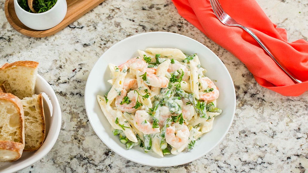 A bowl of shrimp, penne pasta, and sallots covered in a hot cream sauce. Recipe calls for 15 ingredients, 40 minutes cooking time, 20 minutes prep time, and 6 servings.
