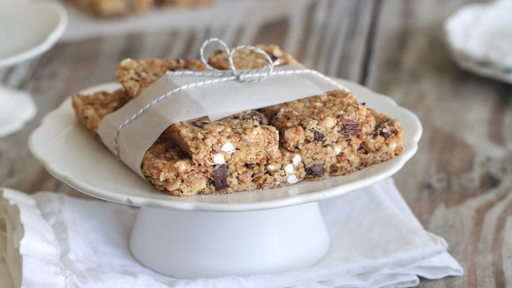 S’mores Granola Bars on a serving dish.  Recipe calls for 11 ingredients, 25 minutes cooking time, 15 minutes prep time, and 12 servings.