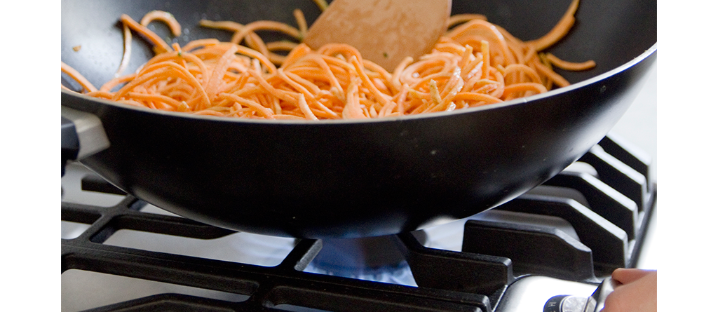 Sweet potato pasta in a wok on the stove.  Recipe calls for 10 ingredients, 35 minutes cooking time, 20 minutes prep time, and 4 servings.
