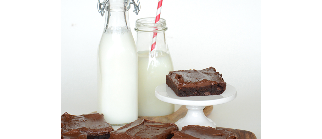 Brownies on a plate near a glass of milk.  Recipe calls for 18 ingredients, 30 minutes cooking time, 15 minutes prep time, and 4 servings.